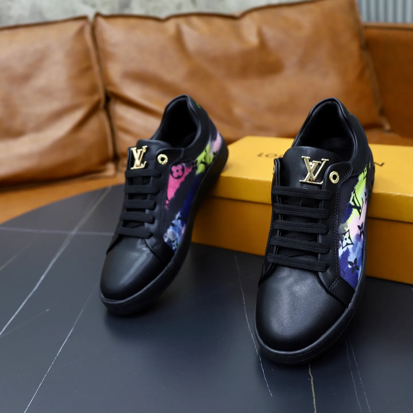 Ex-factory price: 400💰🙅‍♂️🙅‍♂️🙅‍♂️ Brand: LV Louis Vuitton Standard code: 38-44 (45 customized) Grade: Same as the official website Material: Original material splicing Comfortable and breathable lining Lightweight and wear-resistant sports outsole Style category: Men's fashionable casual shoes Running sneakers Distinguished luxury brand elements Top luxury Color: actual picture color